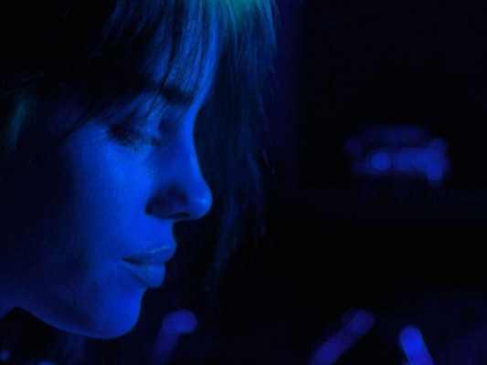 Billie Eilish estrena película que documenta su vida artística y personal