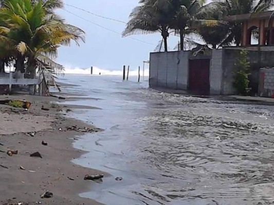 Alto oleaje en costas del Pacífico panameño y guatemalteco