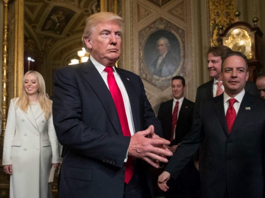 Estados Unidos: Tras oficio religioso, Donald Trump empieza a gobernar