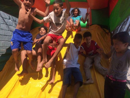 Piscinas, toboganes y el arte del graffiti presentes en colonias capitalinas