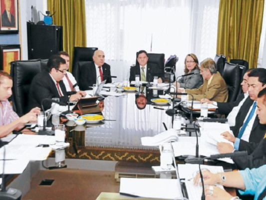 Proponen órgano para nombrar fiscales