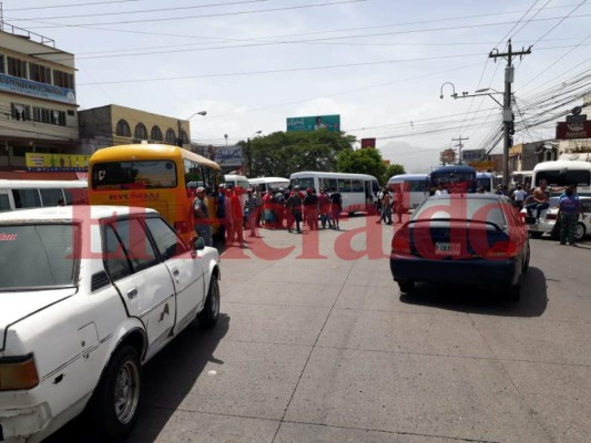 Caos en la capital, las imágenes del masivo paro de transporte