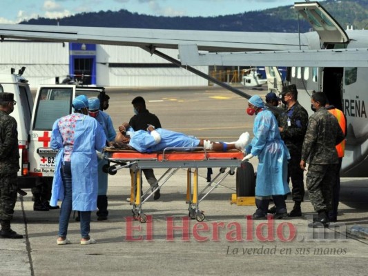 Así fue el traslado a Tegucigalpa de los heridos tras el voraz incendio en Guanaja