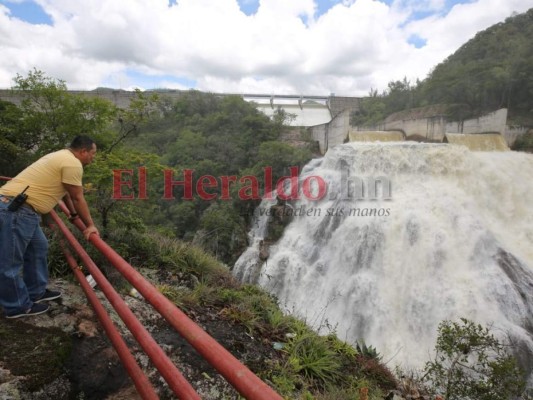 Imágenes de represa La Concepción en su nivel máximo tras intensas lluvias