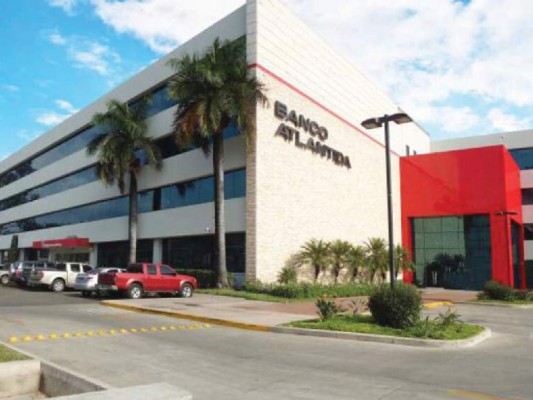 Banco Atlántida es parte de Inversiones Financieras Atlántida (Invatlán), holding del grupo financiero Atlántida de Honduras.