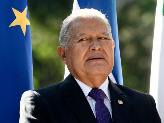 Nicaragua nacionaliza a expresidente salvadoreño prófugo de la justicia