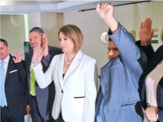 Anny Belinda Ochoa asume presidencia del Colegio de Abogados de Honduras