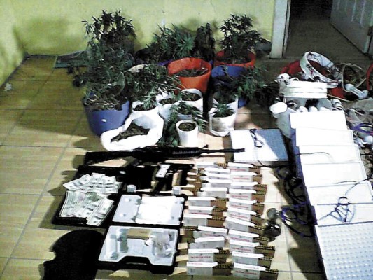 Capturan a estadounidense con armas y marihuana