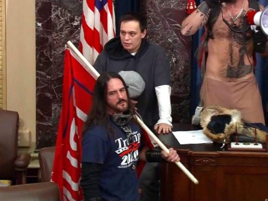 EEUU: Condenan a ocho meses de prisión a hombre que irrumpió en Capitolio