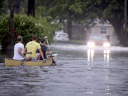 Debby estacionada sobre Florida con lluvias torrenciales