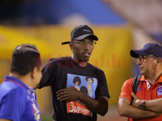 Alberth Elis y Buba López presencian la semifinal en el Olímpico
