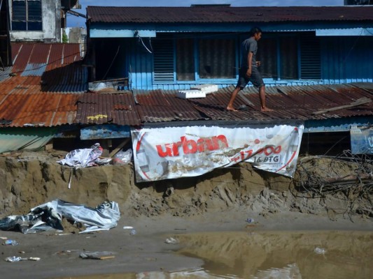 Imágenes de muertes, caos y destrucción por inundaciones en Indonesia