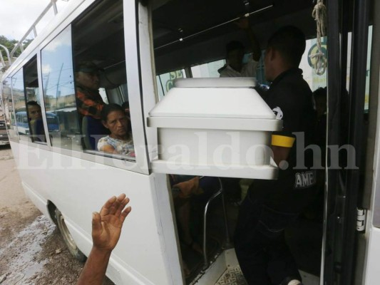 Honduras: Trasladan restos de bebé asesinada hacia Curarén, enmedio de consternación