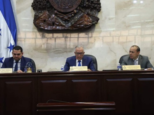 Congreso elimina por unanimidad decretos para la reestructuración en Salud y Educación