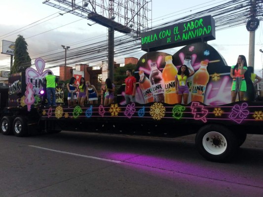 Hermoso desfile de carrosas en la capital hondureña
