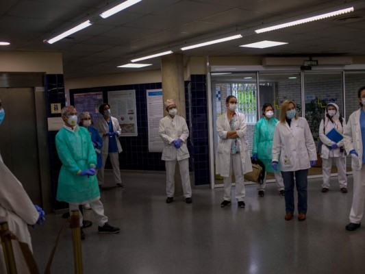 España reporta su menor crecimiento diario en infecciones