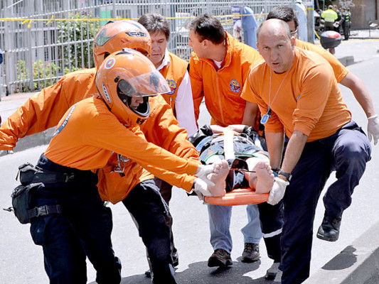 Cinco muertos en atentado con bomba contra exministro de Uribe en Bogotá