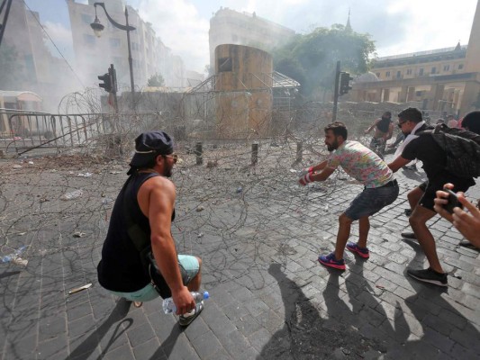 En Imágenes: Ira por corrupción y negligencia en explosión desata protestas en Beirut