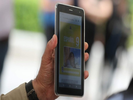 El gobierno de Honduras entrega tabletas desfasadas y bloqueadas