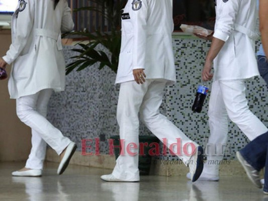 Cinco médicos internos bajo vigilancia por sospechas de coronavirus