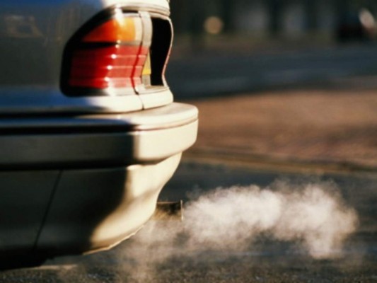 Sorprenden a hombre intentando tener sexo con un auto&nbsp;