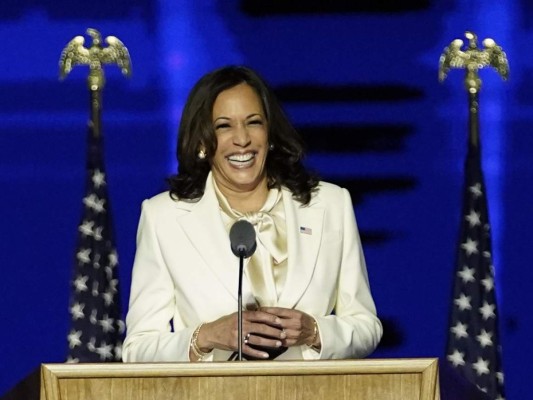 FOTOS: Así fue la puesta en escena de Kamala Harris en su primer discurso
