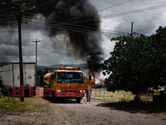 Las imágenes que dejó voraz incendio en planta de la ENEE