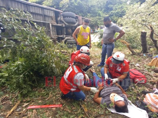 Las imágenes del aparatoso accidente que dejó varios heridos en la carretera al sur