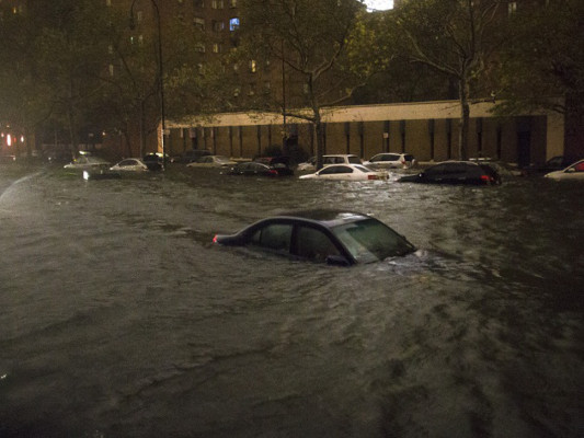 Sandy descarga su furia en el este de EE UU con muertos y caos