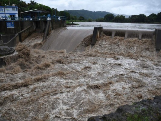 Tormenta Amanda deja muerte y destrucción en El Salvador y Guatemala