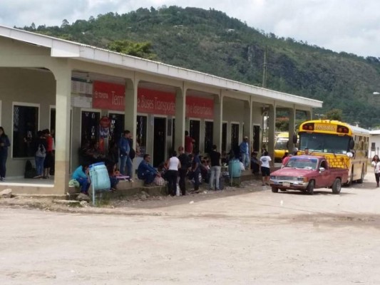 Hombre hiere a cuatro personas en terminal de bus de Marcala, La Paz