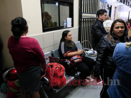 Plegarias, apoyo y fe: las muestras de cariño a Chelato Uclés (FOTOS)