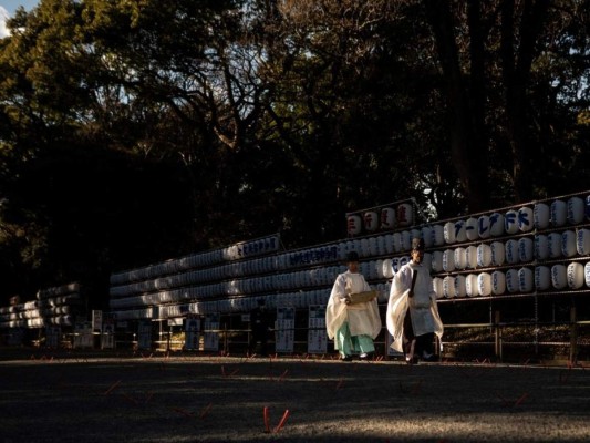 2020 termina al fin, pero el coronavirus altera su despedida