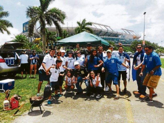 Hondureños apoyaron a la H en Miami