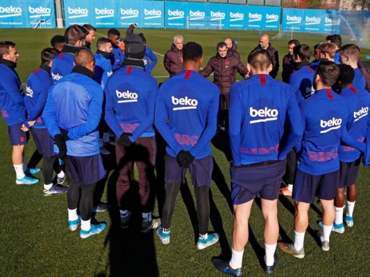 Valverde, en el centro de la tormenta, dirige el entrenamiento del Barça