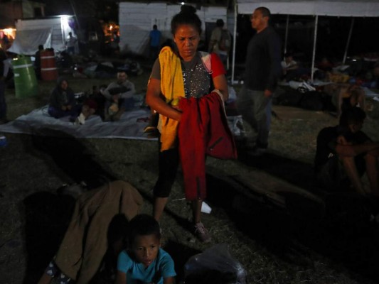 Migrantes entre la espada y la pared ¿Esperar cruzar a México o retornar al país?