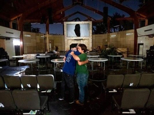 FOTOS: Pánico y destrucción genera potente tornado en Dallas, Texas