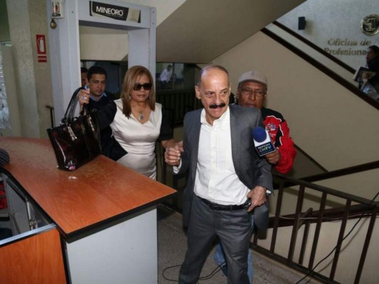 Augusto Cruz Asensio y los otros cuatro diputados señalados por la Maccih se presentaron este jueves a audiencia inicial.