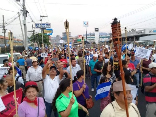 Derogación de leyes piden en marcha de las antorchas