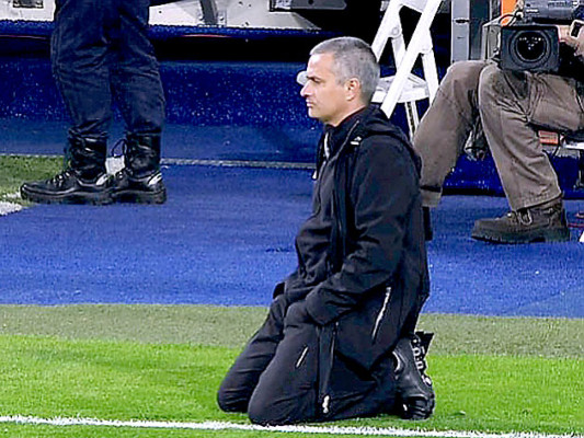 Mourinho: 'Estoy triste por la eliminación... Si el club quiere voy a continuar'