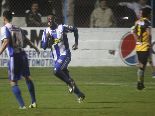 Victoria dejó al Real España en agonía