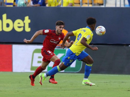 Choco Lozano fue titular en derrota del Cádiz ante Osasuna y tomará vuelo a Canadá el lunes