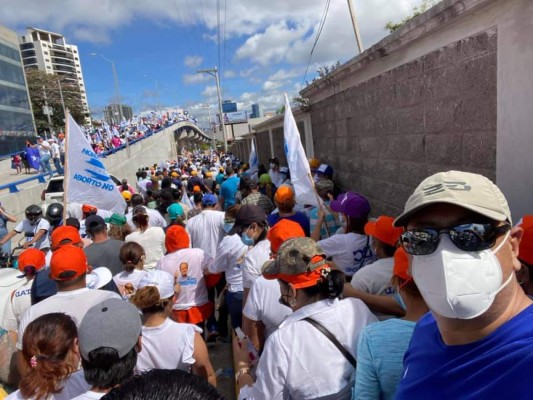 En imágenes: Nacionalistas dicen 'no al aborto' en concurrida movilización