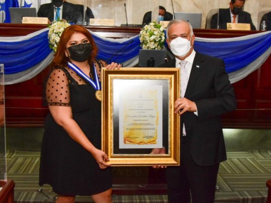 Premios Parlamentarios 2021: ellos fueron los periodistas galardonados