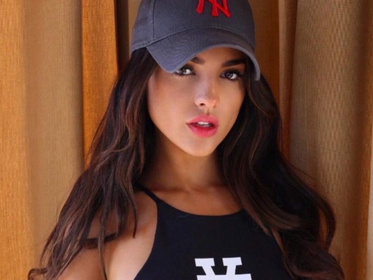 Las críticas que desató el cartel de la mexicana Eiza González