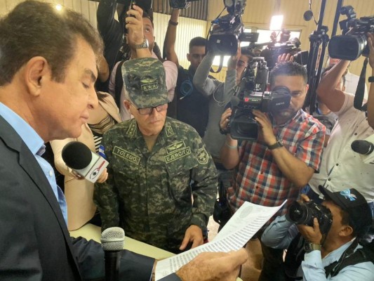 Oposición exige captura del actual mandatario y su gabinete