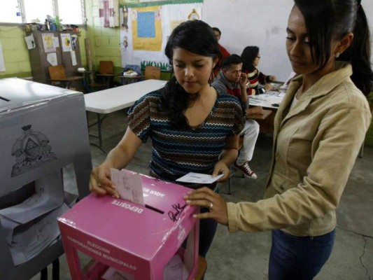 Grupo de mujeres interpartidarias piden el voto para las féminas este 26 de noviembre