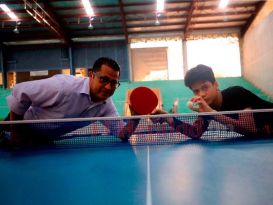 Franklin Rodas, de defender una portería a promesa hondureña en el tenis de mesa