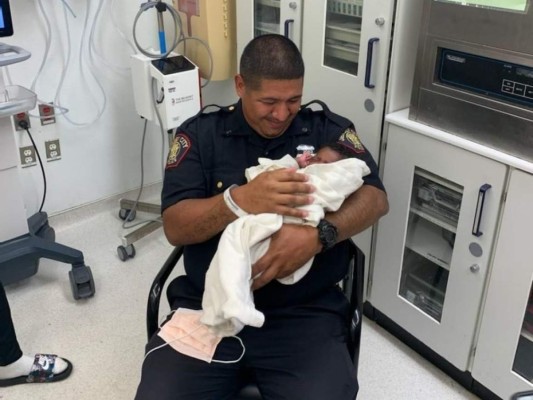 ¡Heroico! Policía de Nueva Jersey salva a bebé tras ser lanzado desde un balcón