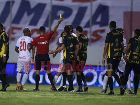 Frustración españolista y celebración de los leones: lo que no se vio de la final de grupos